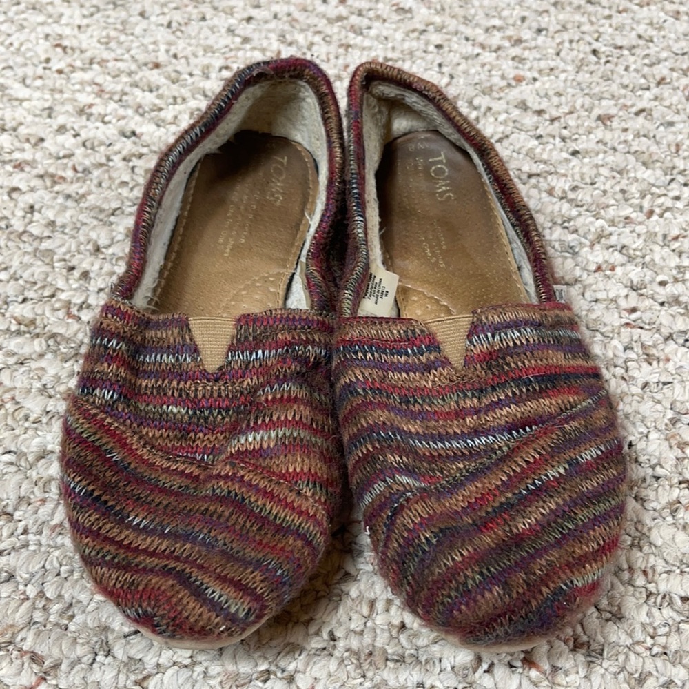 Tom’s women’s size 8 cloth knit slide on shoes